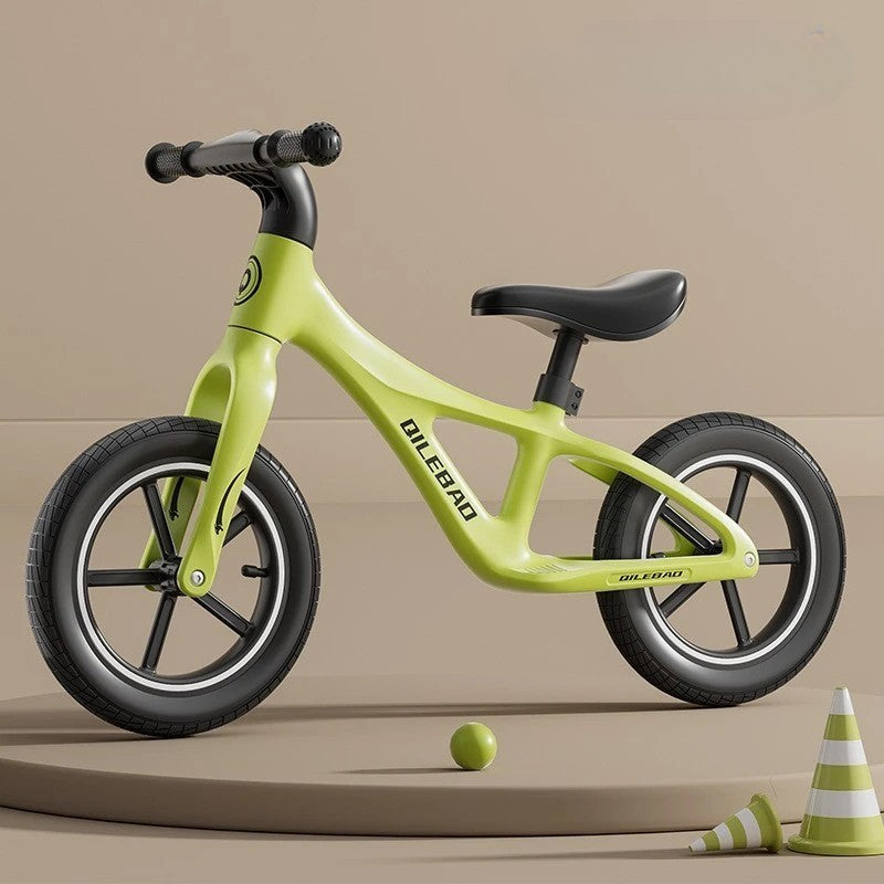 Bicicleta pentru Copii, Fara Pedale, Pentru 2-6 Ani, 2 Roti Silentioase, Sa Reglabila 43 - 58 cm, din Plastic si Fibra de Sticla, 88 x 56 x 43 cm