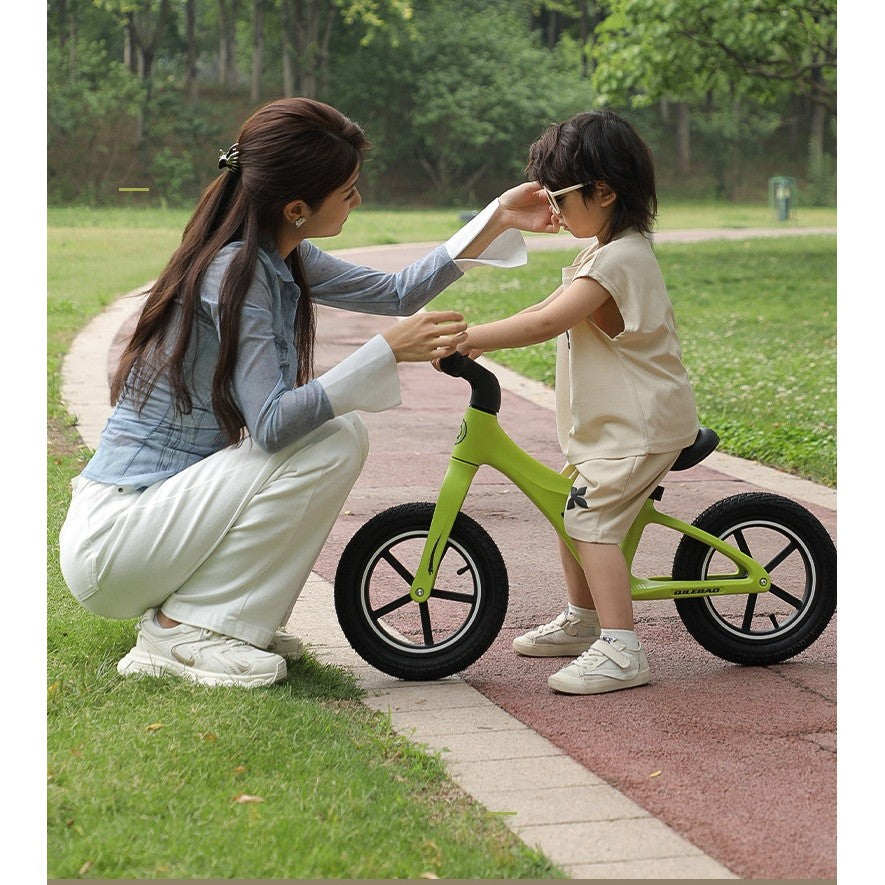 Bicicleta pentru Copii, Fara Pedale, Pentru 2-6 Ani, 2 Roti Silentioase, Sa Reglabila 43 - 58 cm, din Plastic si Fibra de Sticla, 88 x 56 x 43 cm
