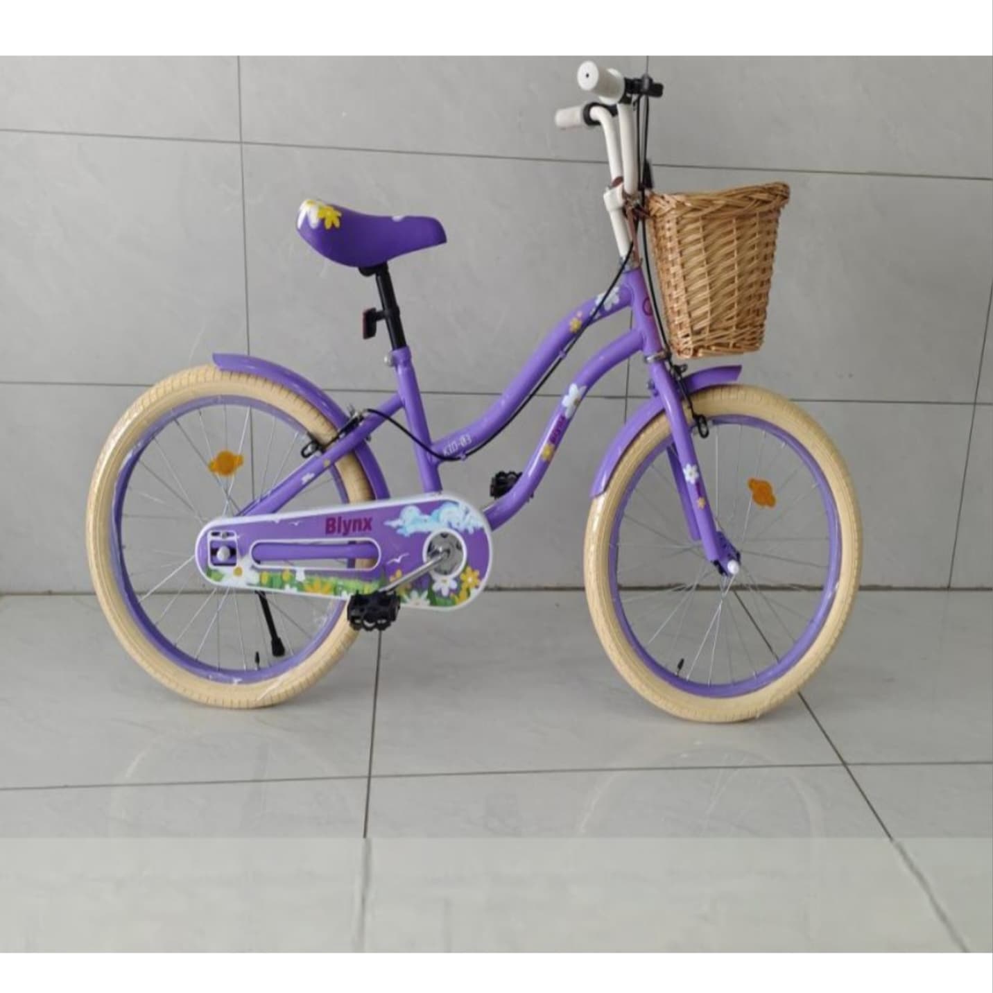 Bicicleta Cu Pedale , Roti Ajutatoare Ajustabile, Stop si Cosulet , 20 Inch, Varsta 6-12 Ani, Cu Motive Florale
