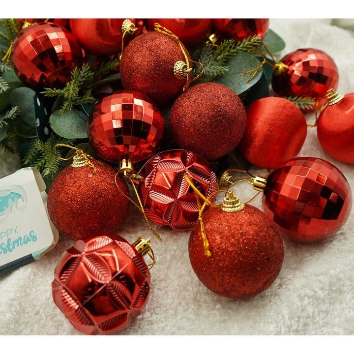Set 28 Ornamente pentru Brad, Rosii Si Aurii, Diverse Modele, 6 CM