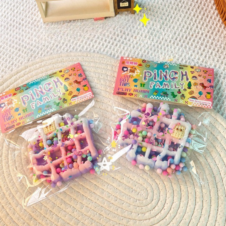 Jucarie Antistres Squishy, cu Revenire Lenta, Squeeze Pinch Family, Model Waffle, 6x6 cm, 99g