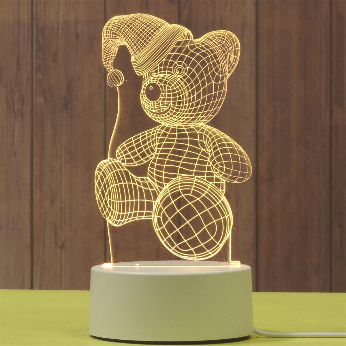 Lampa LED decorativa, 3D, Urs cu palarie, cu telecomanda, doua moduri de alimentare USB si baterii, 20 cm inaltime, din material acril si lumina multicolora, alb