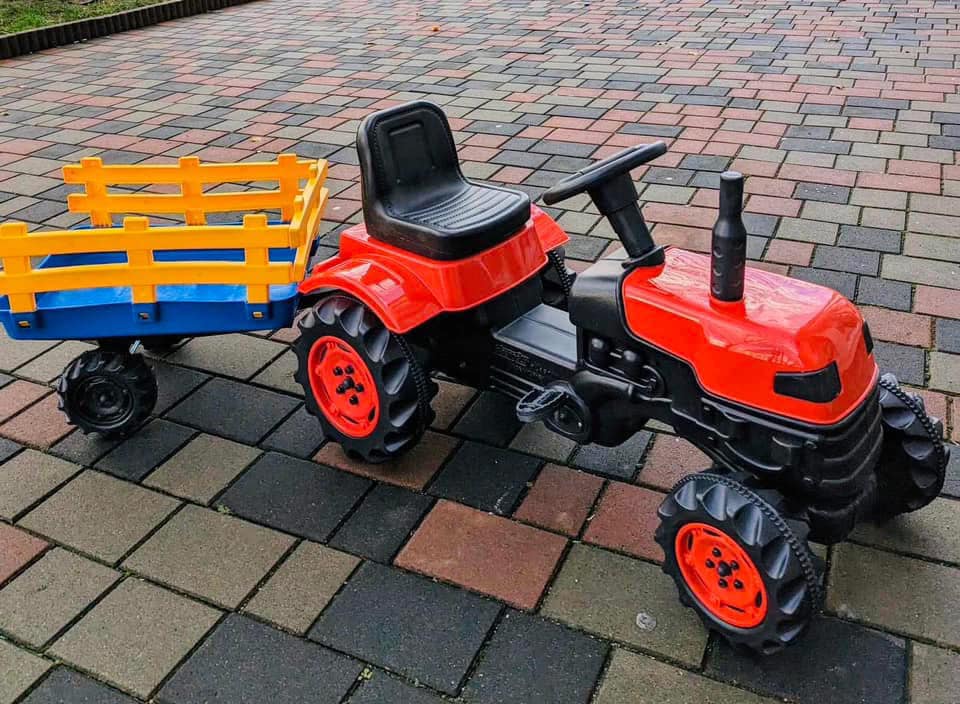 Tractor pentru copii cu pedale si remorca