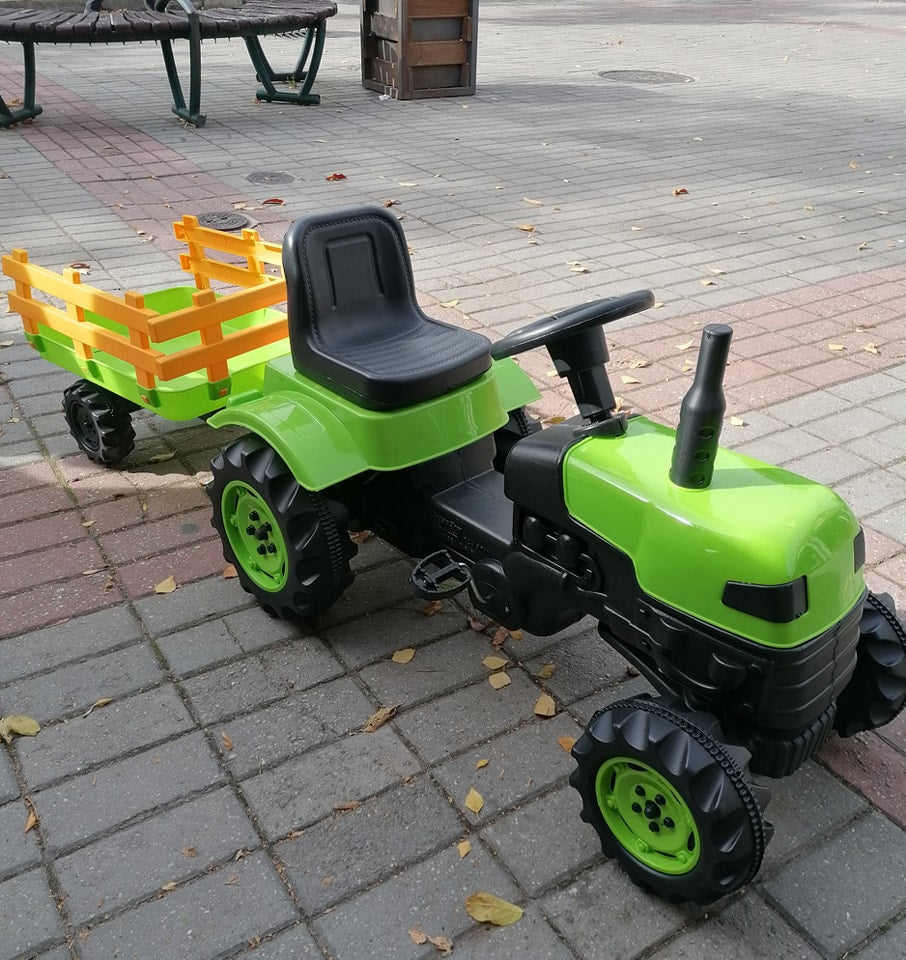 Tractor pentru copii cu pedale si remorca
