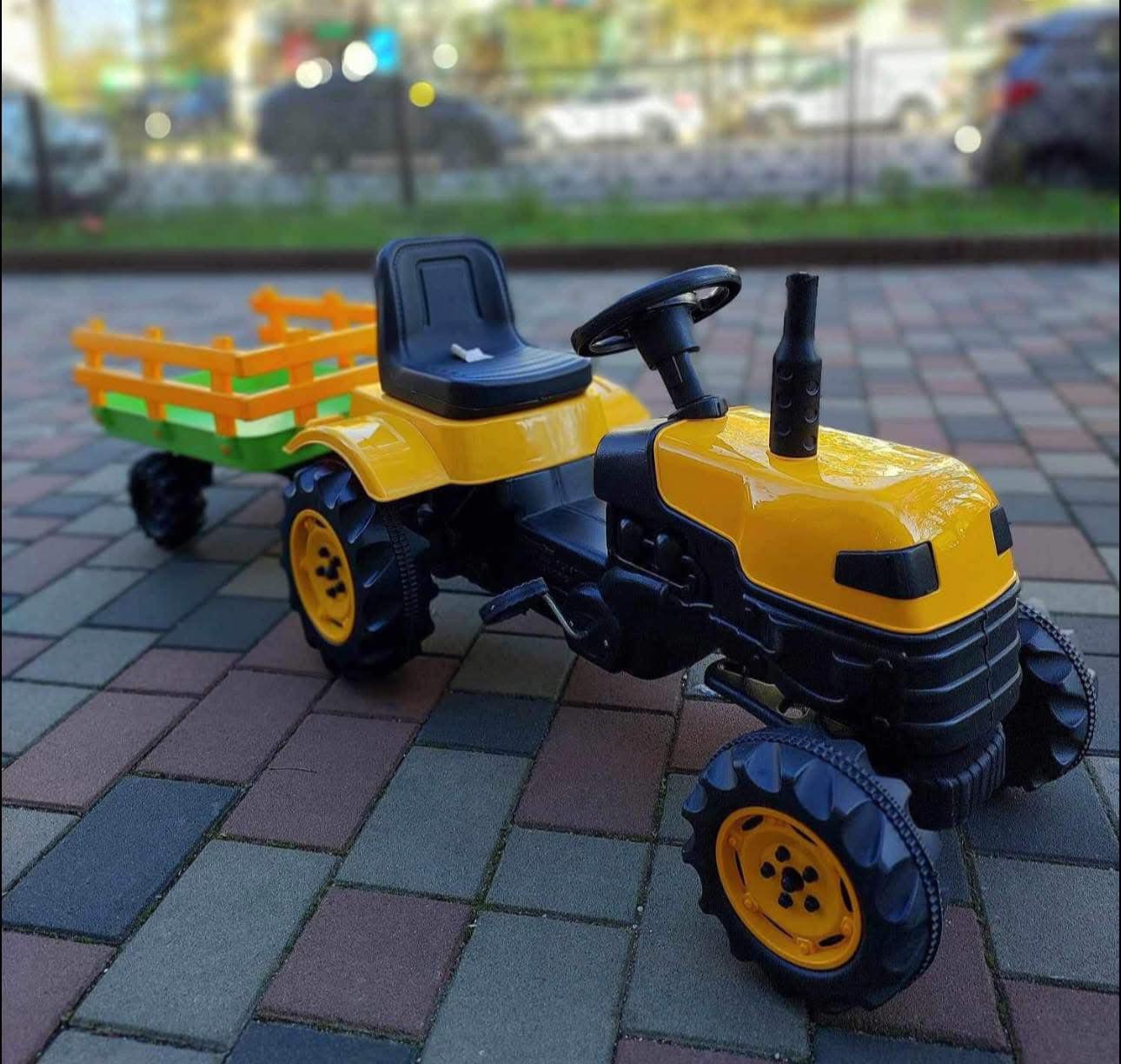 Tractor pentru copii cu pedale si remorca