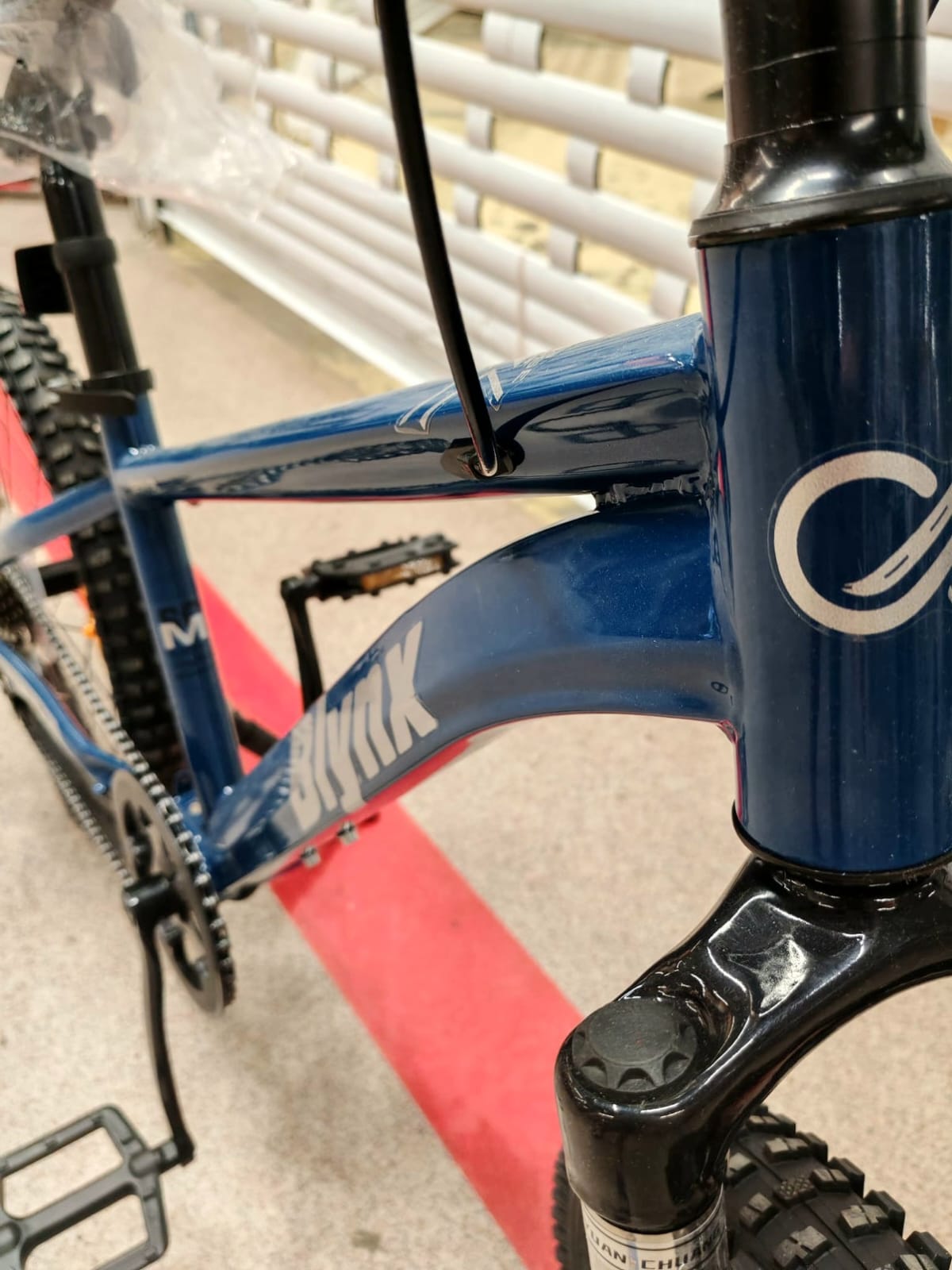 Bicicleta MTB 24 Inch Cu Suspensie Fata Si Sistem de Franare pe Disc