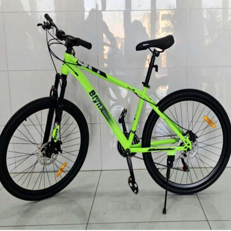 Bicicleta MTB 24 Inch Cu Suspensie Fata Si Sistem de Franare pe Disc