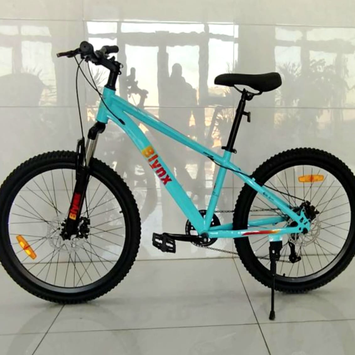 Bicicleta MTB 24 Inch Cu Suspensie Fata Si Sistem de Franare pe Disc