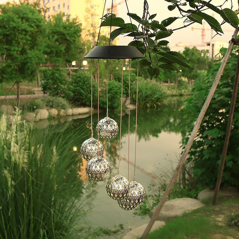 Lampa solara de tip decoratiune pentru gradina, model clopotel de vant, alb cald