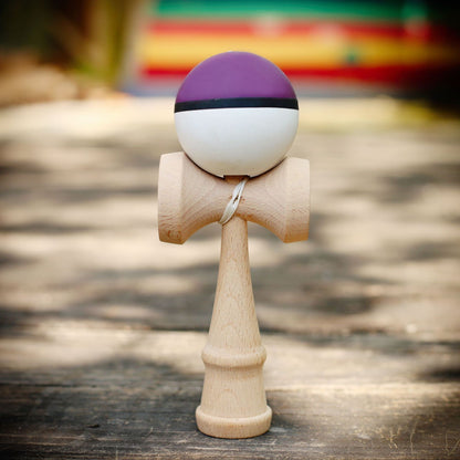 Jucarie Interactiva Kendama Profesionala, din Lemn, 18 cm, Joc de Indemanare pentru Copii si Adulti, Multicolor Mov Negru Alb