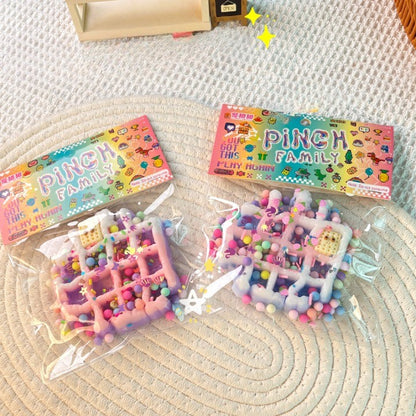 Jucarie Antistres Squishy, cu Revenire Lenta, Squeeze Pinch Family, Model Waffle, 6x6 cm, 99g