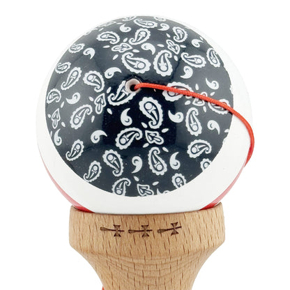 Kendama X CHICANOS Originala, Profesionala, Big Cups V2, Super Sticky cu Cupe Mari, Rulment Metalic, din lemn 18 cm, Ata 55 cm, Negru/Alb
