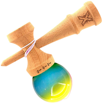 Kendama X Originala, Profesionala,  Big Cups V2, Super Sticky din Lemn, 18 cm, Gradient Galben/Albastru deschis/Verde