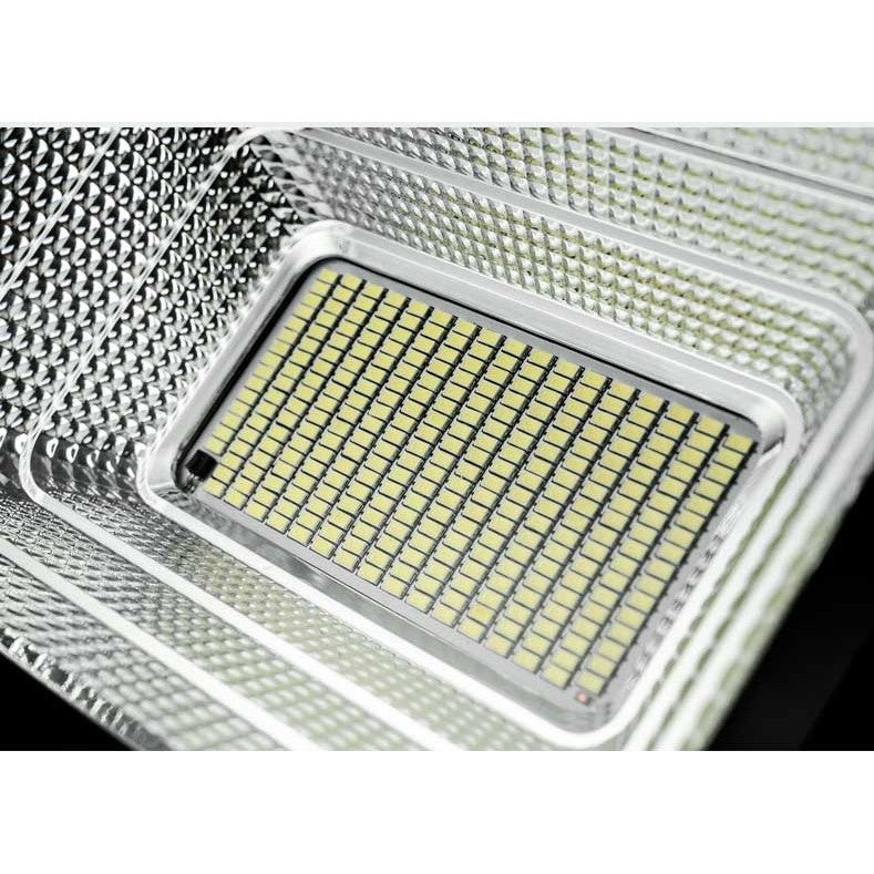 Proiector LED/Lampa solara de exterior, 15 cm x 12 cm, Rezistent la Apa IP67, cu Panou Solar, 100 LED SMD, 30W, Senzor de lumina, Timer, cu Telecomanda, 2 moduri de iluminat, kit montaj inclus, Lumina Rece